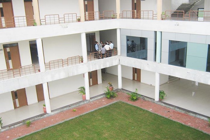 https://cache.careers360.mobi/media/colleges/social-media/media-gallery/9687/2021/6/26/College Building View of Sri Aurobindo Institute of Management and Science Indore_Campus-View.jpg